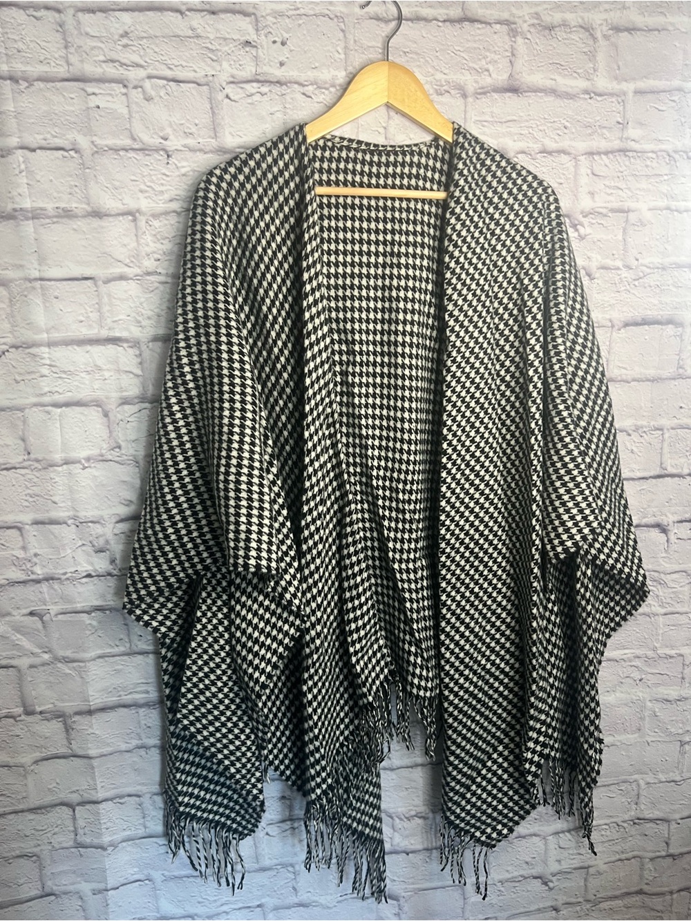 Black & White Houndstooth Fringed Plus Size Ruana Wrap Poncho